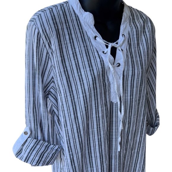 🌸4/$50🌸 Longsleeved Gray and White Striped Tunic - Picture 9 of 16